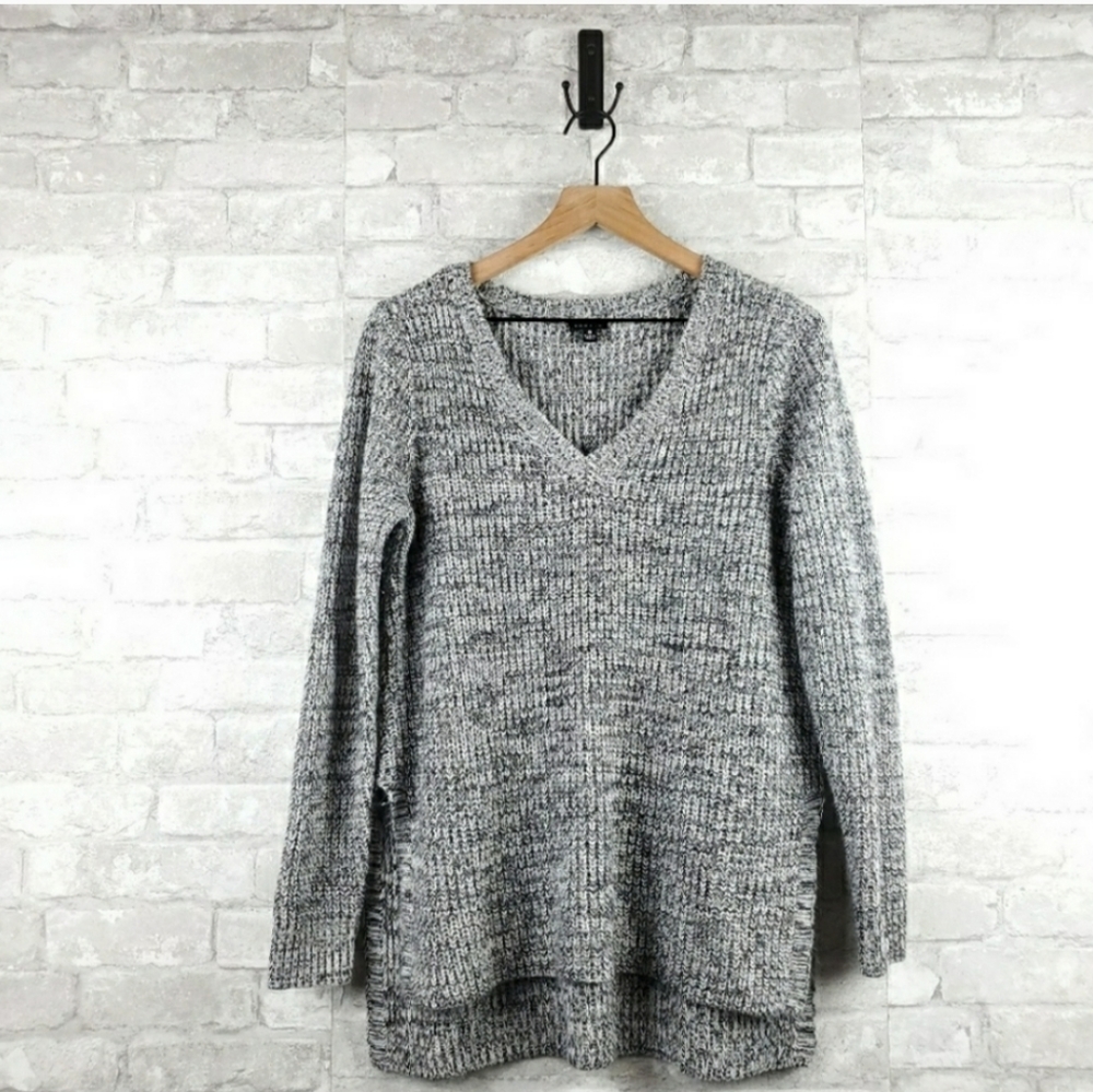 ⚠️ DONATING SOON‼️Torrid Marbled Black & White V-Neck Knit Sweater | Size L